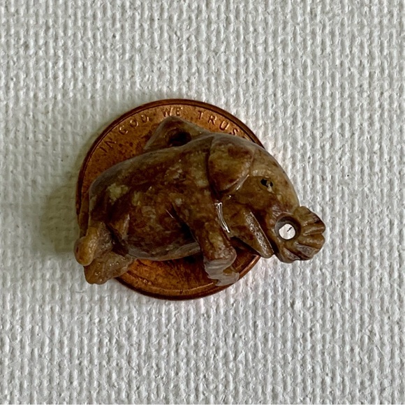 Antique Red Chinese Soapstone Mini Hand Carved Elephant Pendant Figurine 3/4" 3g - Picture 11 of 16